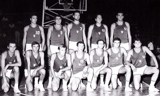 Italia Sperimentale 1968. In piedi : Vianello, Fattori, Merlati, Bufalini, Masini (Simmenthal). In ginocchio: Paschini, Jellini (Simmenthal), Ossola (All'Onestà), Jessi, Fantin (Simmenthal), Recalcati, Cosmelli. 